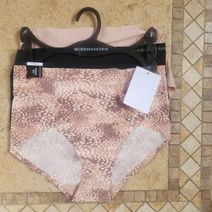 BCBGMaxAzria No Show Panties 3-Pack in Black and Brown Pattern